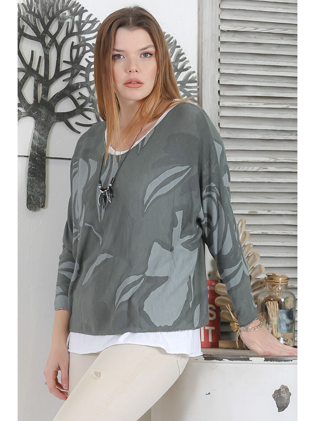 İtalyan Üçlü Set Haki V Yaka Yarasa Kol Yaka Ve Etek Ucu Lurex İpli Kolyeli Ve İçi Basic Triko Bluz