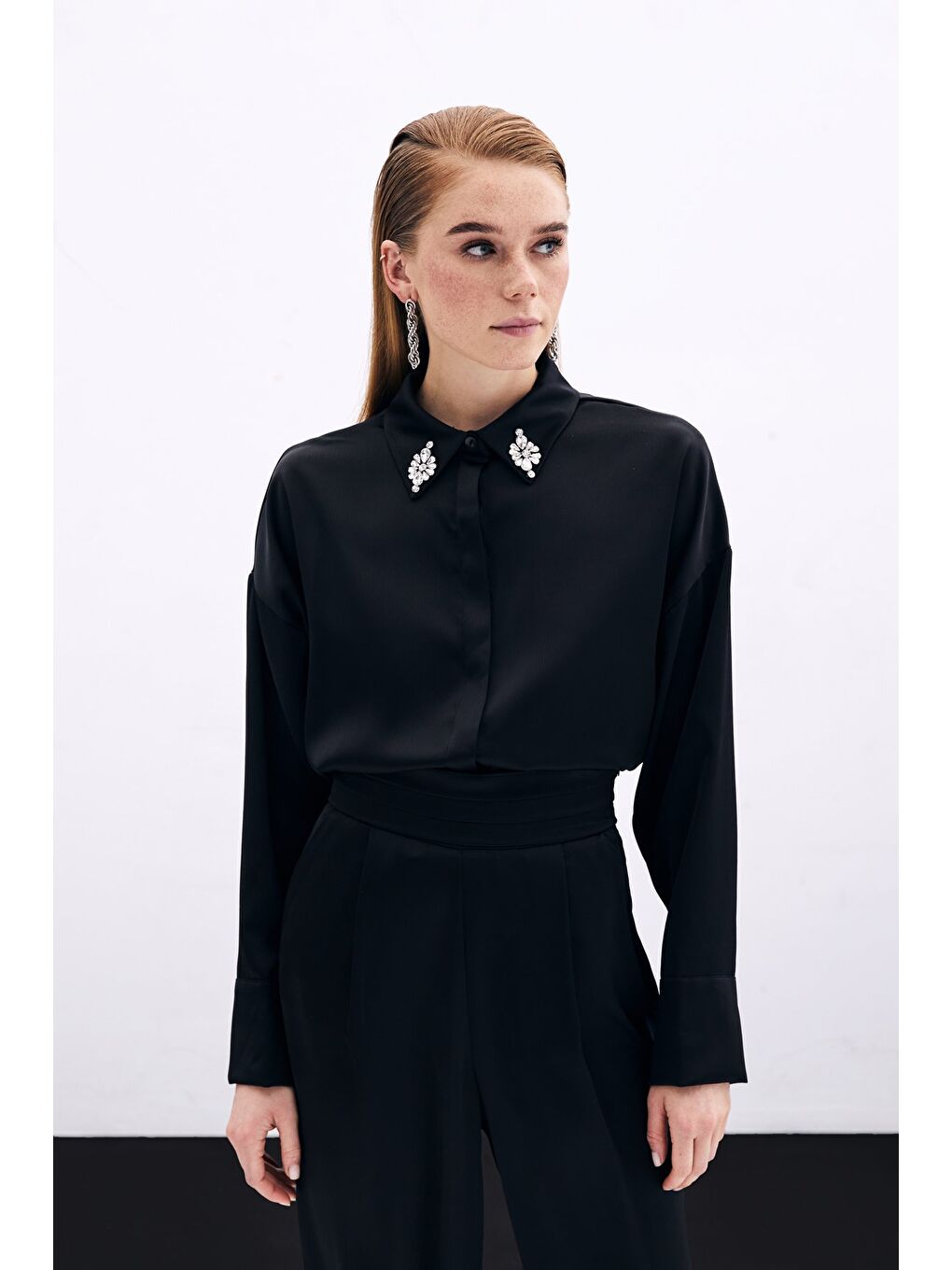 Aksesuar Detaylı Gömlek - Siyah-1