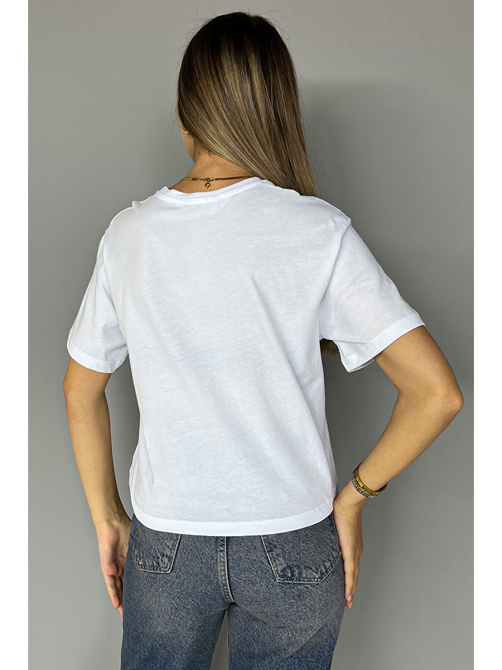 Beyaz Bisiklet Yaka Basic Salaş Kadın Tişört-2