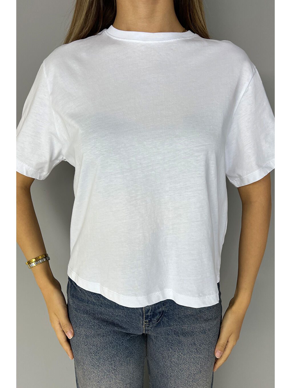 Beyaz Bisiklet Yaka Basic Salaş Kadın Tişört-3