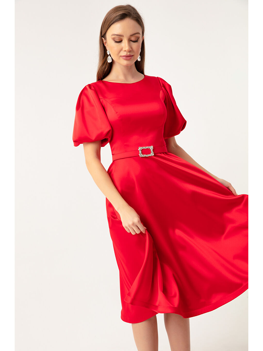 Kadın Kırmızı Balon Kollu Taşlı Kemerli Mini Saten Abiye Elbise