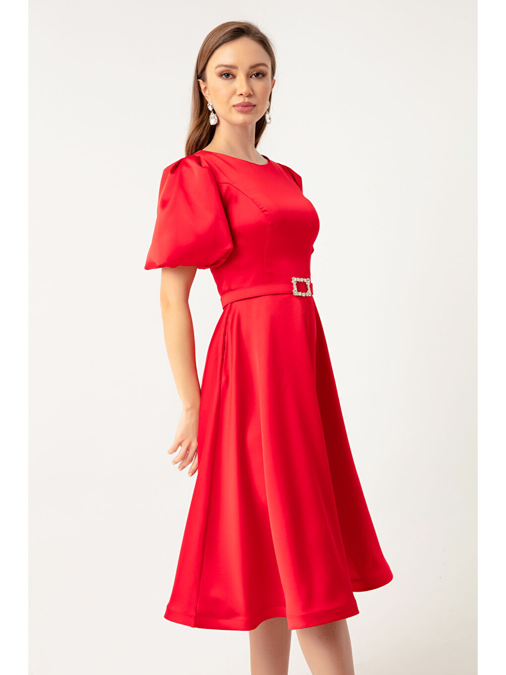 Kadın Kırmızı Balon Kollu Taşlı Kemerli Mini Saten Abiye Elbise-1