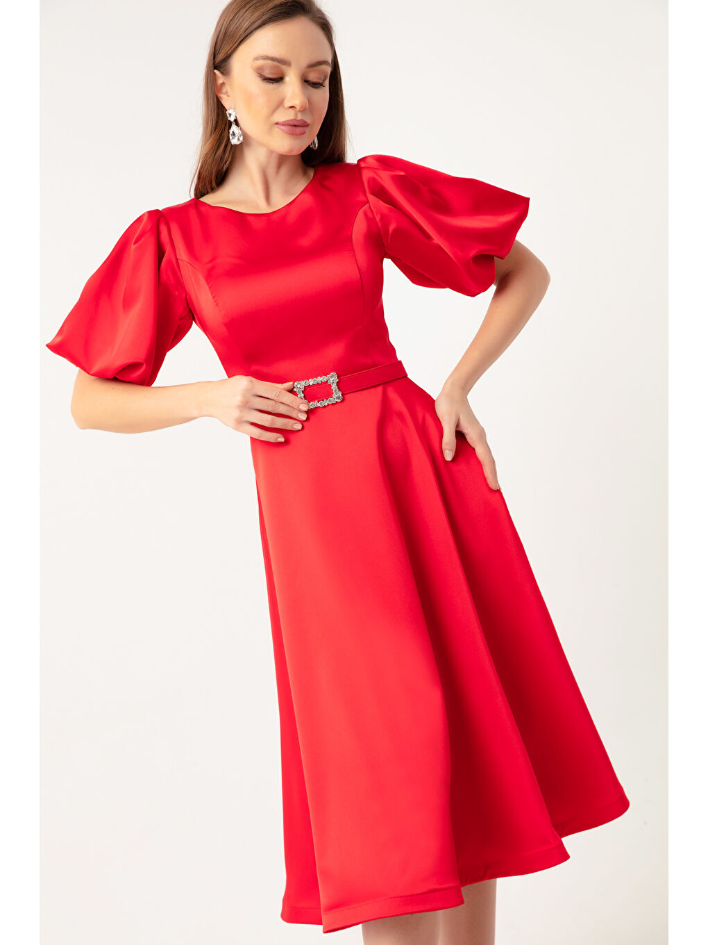 Kadın Kırmızı Balon Kollu Taşlı Kemerli Mini Saten Abiye Elbise-2