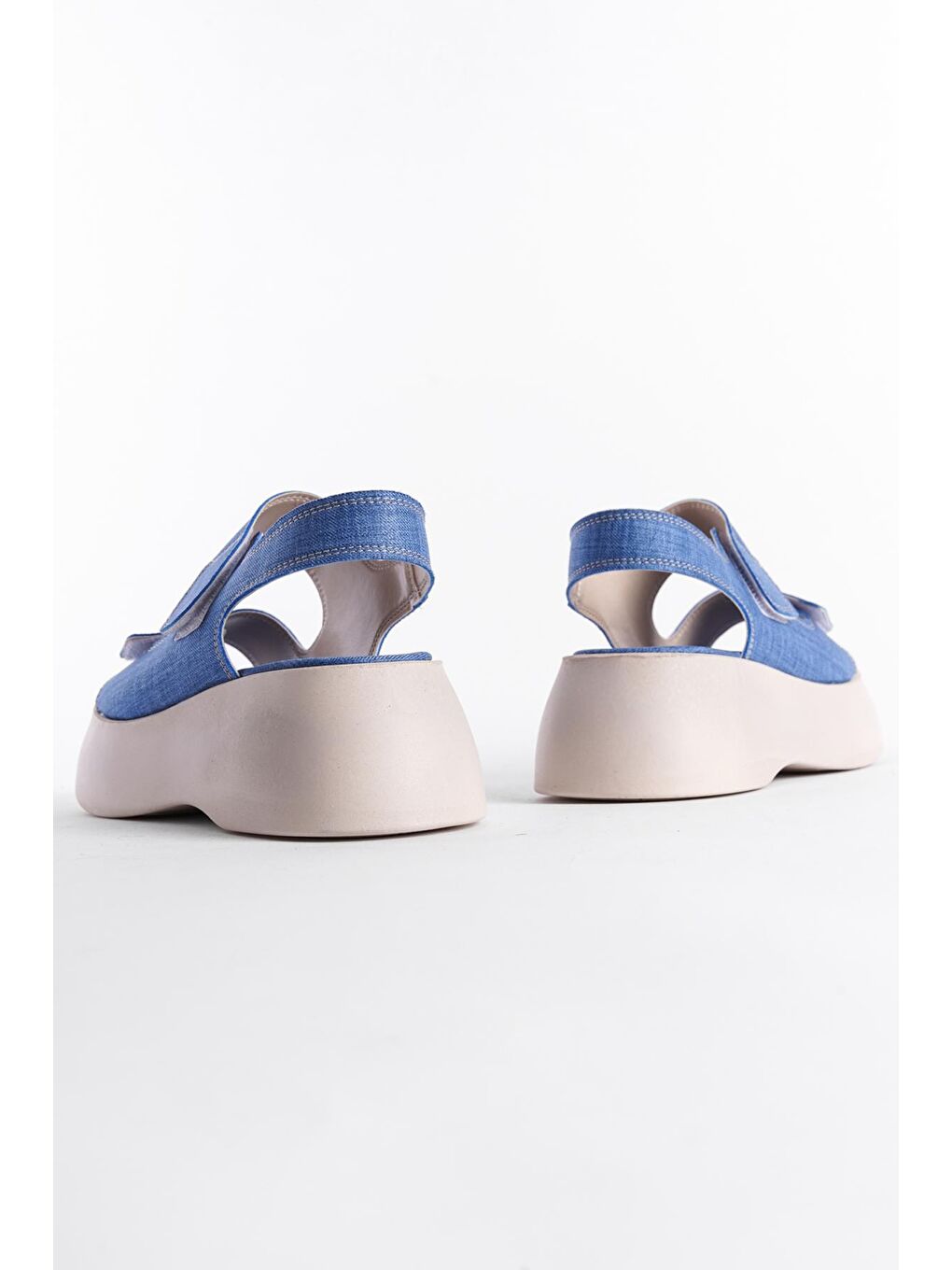 Mavi Dolgu Topuk Çift Çırtlı Bantlı Kadın Sandalet-2