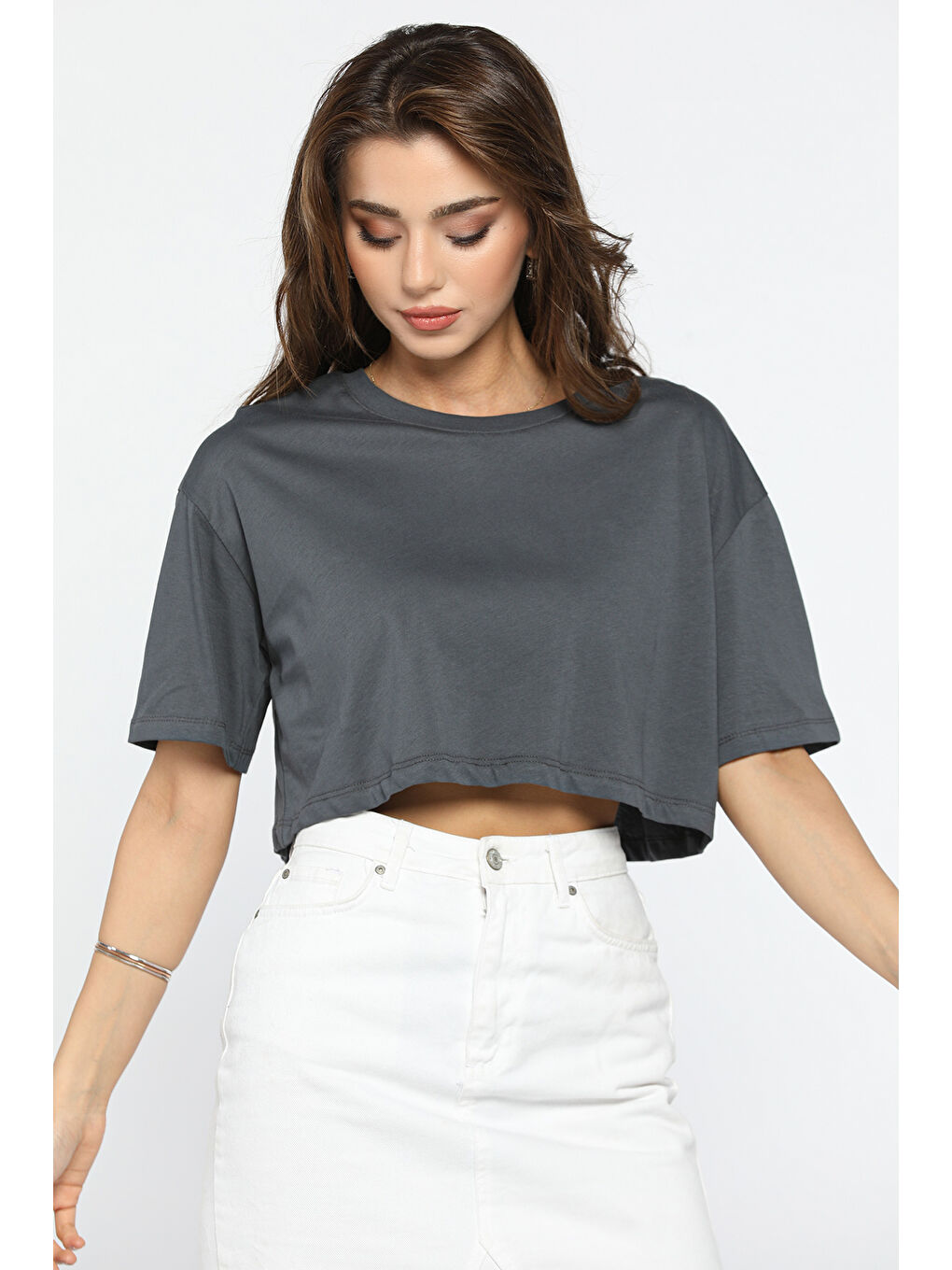 Gri Bisiklet Yaka Basic Kadın Crop Top Tişört-1