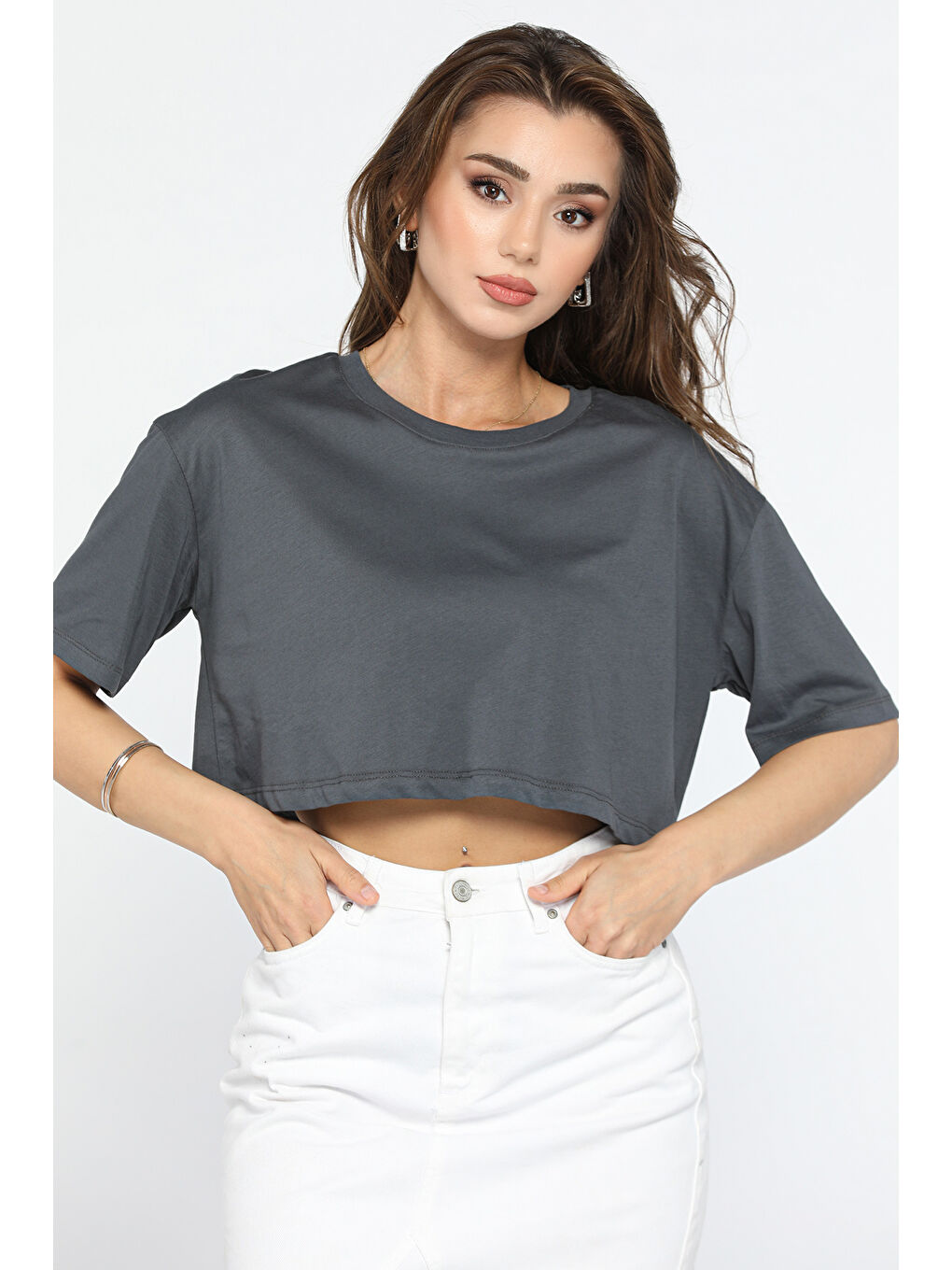Gri Bisiklet Yaka Basic Kadın Crop Top Tişört-2