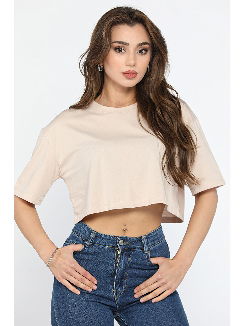 GÜLSELİ Bej Bisiklet Yaka Basic Kadın Crop Top Tişört