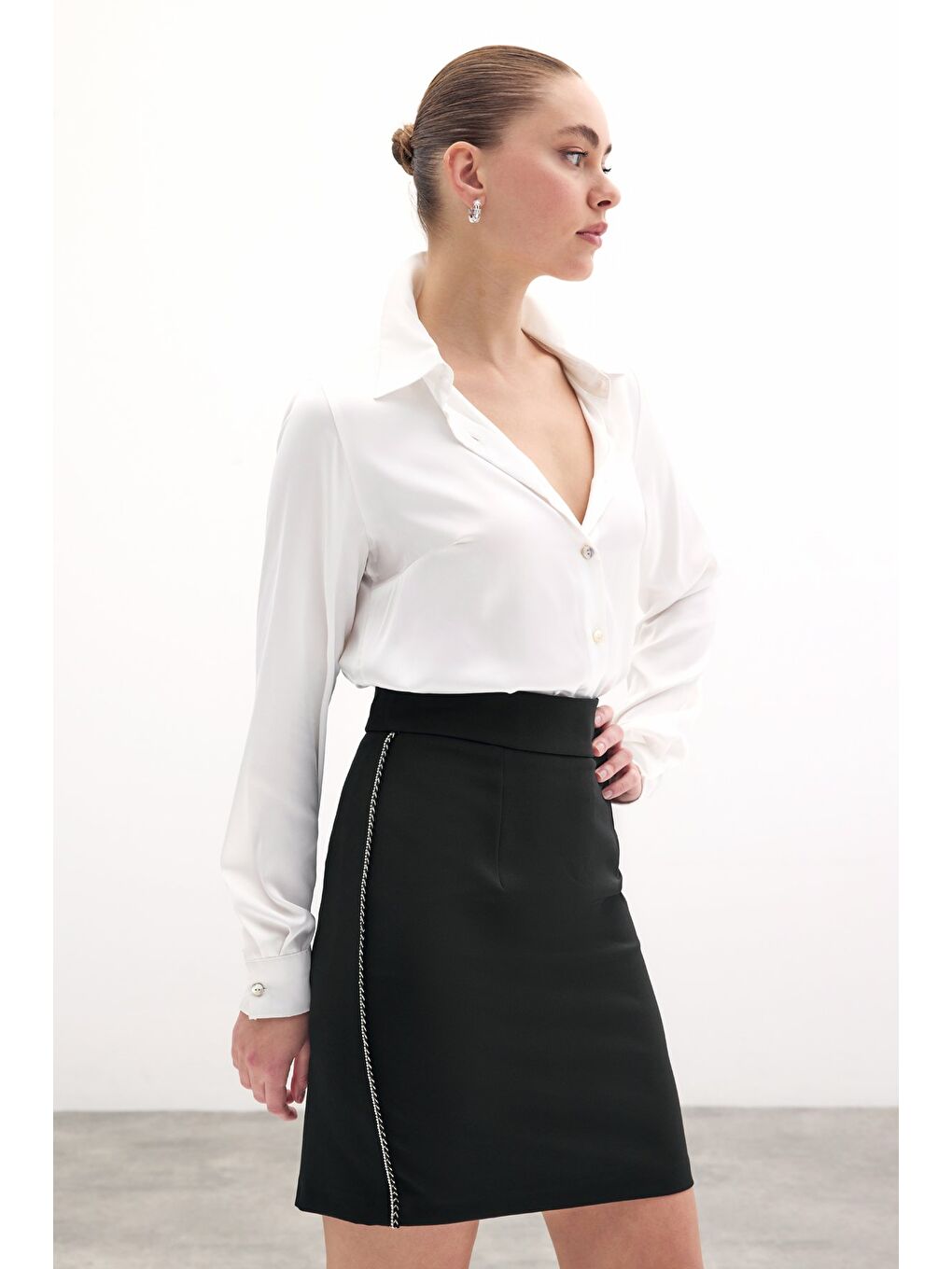 Aksesuar Şeritli Mini Etek - Siyah-1