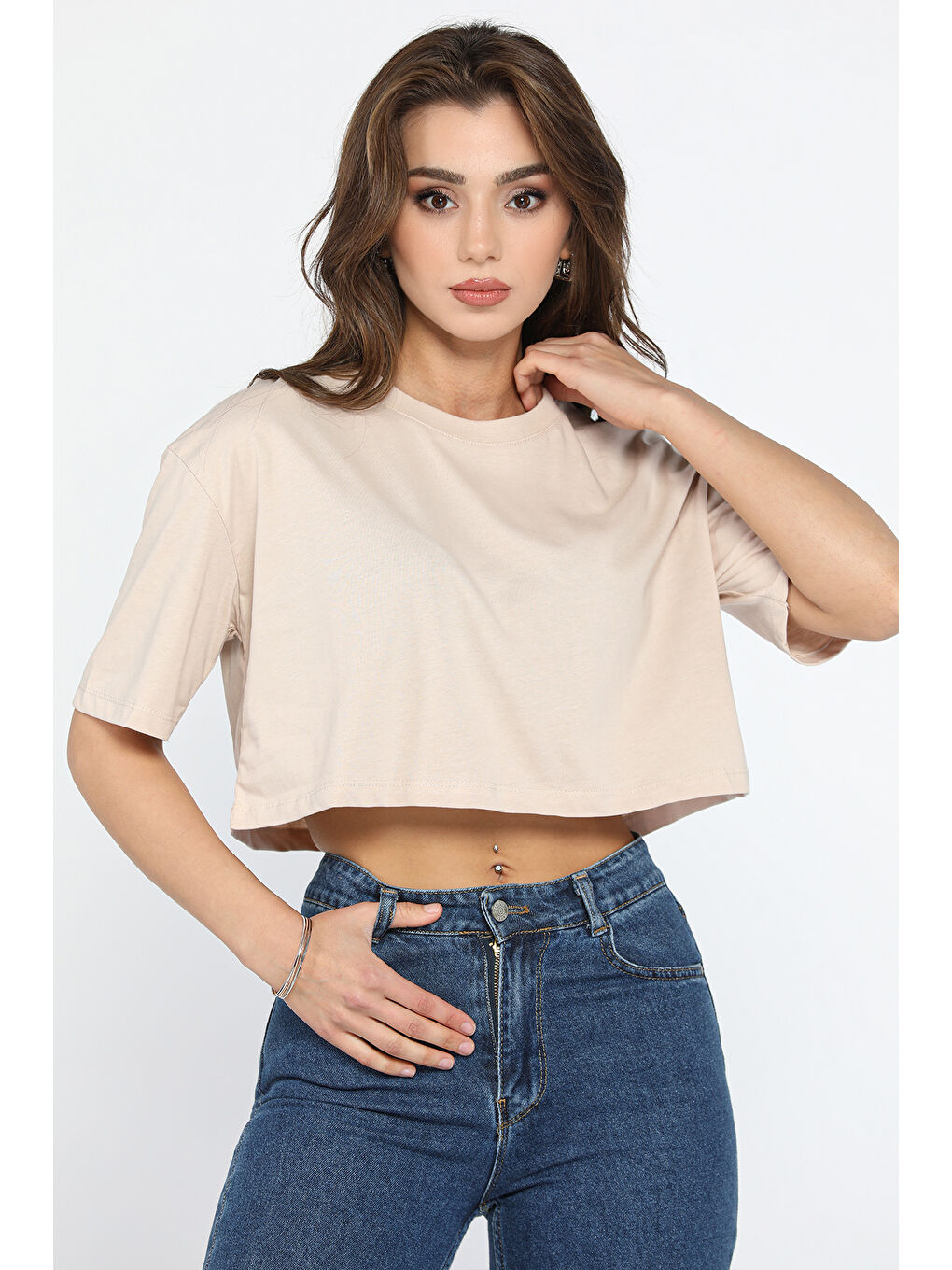 GÜLSELİ Bej Bisiklet Yaka Basic Kadın Crop Top Tişört - 1