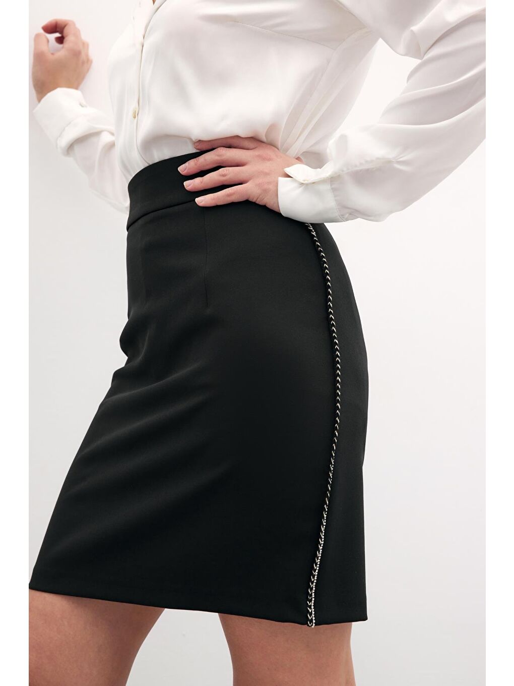 Aksesuar Şeritli Mini Etek - Siyah-6