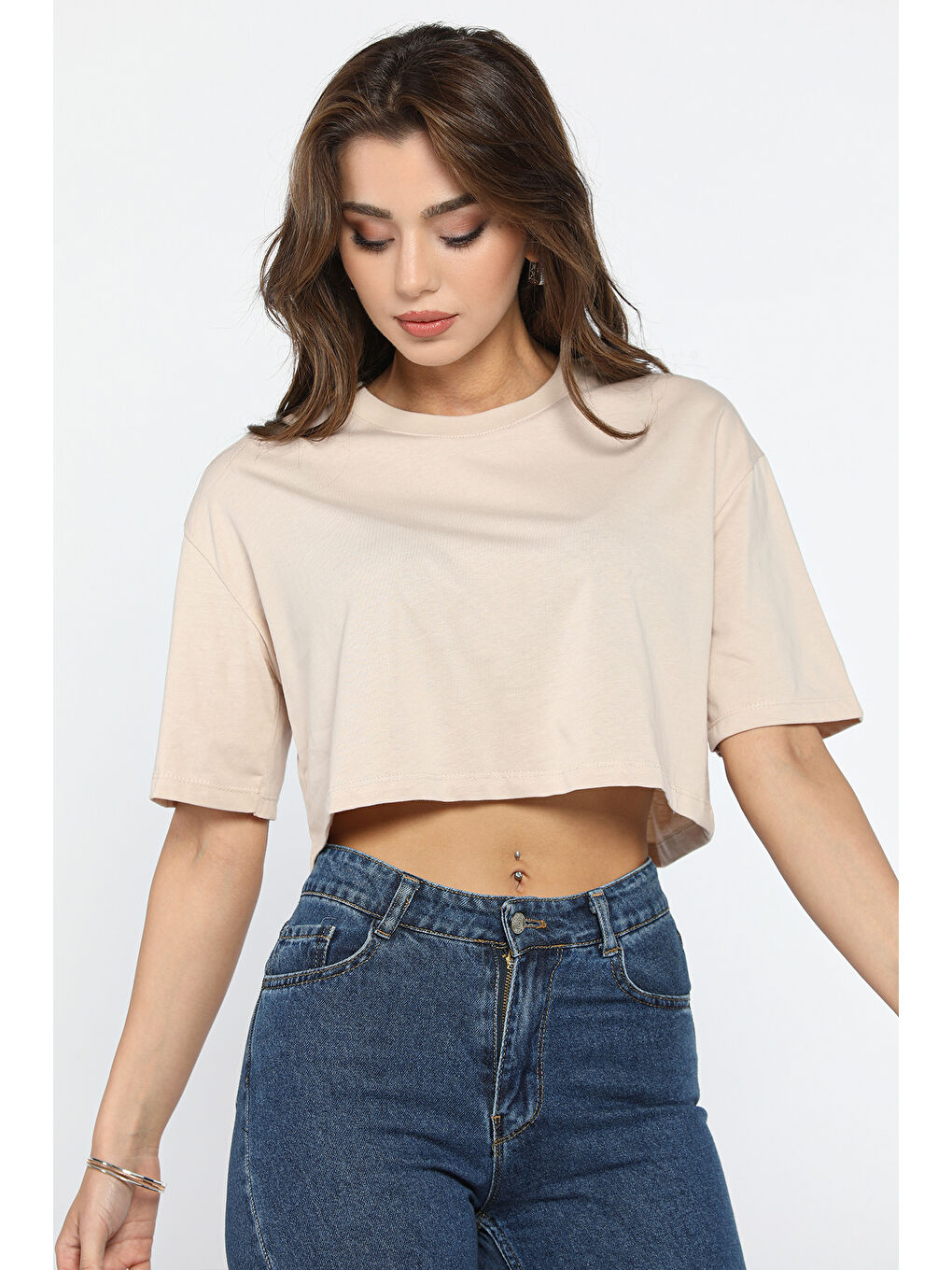 GÜLSELİ Bej Bisiklet Yaka Basic Kadın Crop Top Tişört - 2