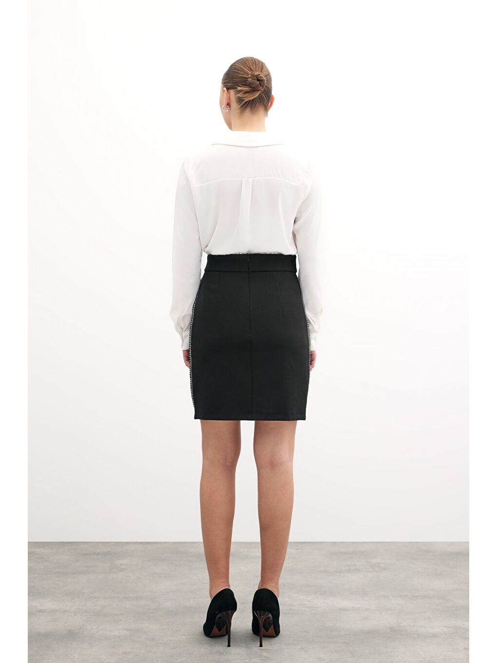 Aksesuar Şeritli Mini Etek - Siyah-7