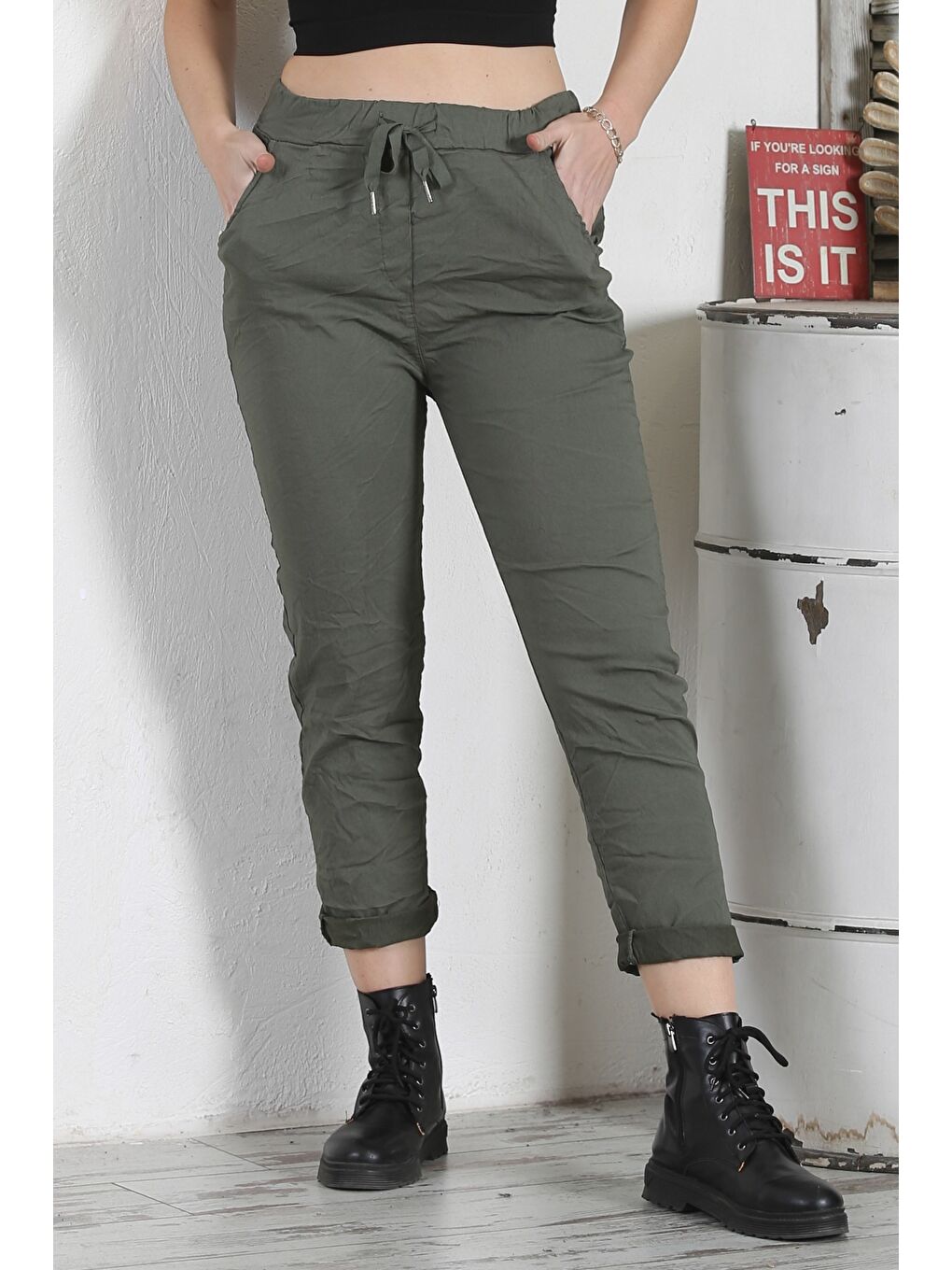 İtalyan Haki Lastikli Ve Bağlamalı Bel Dar Paça Casual Dokuma Pantolon