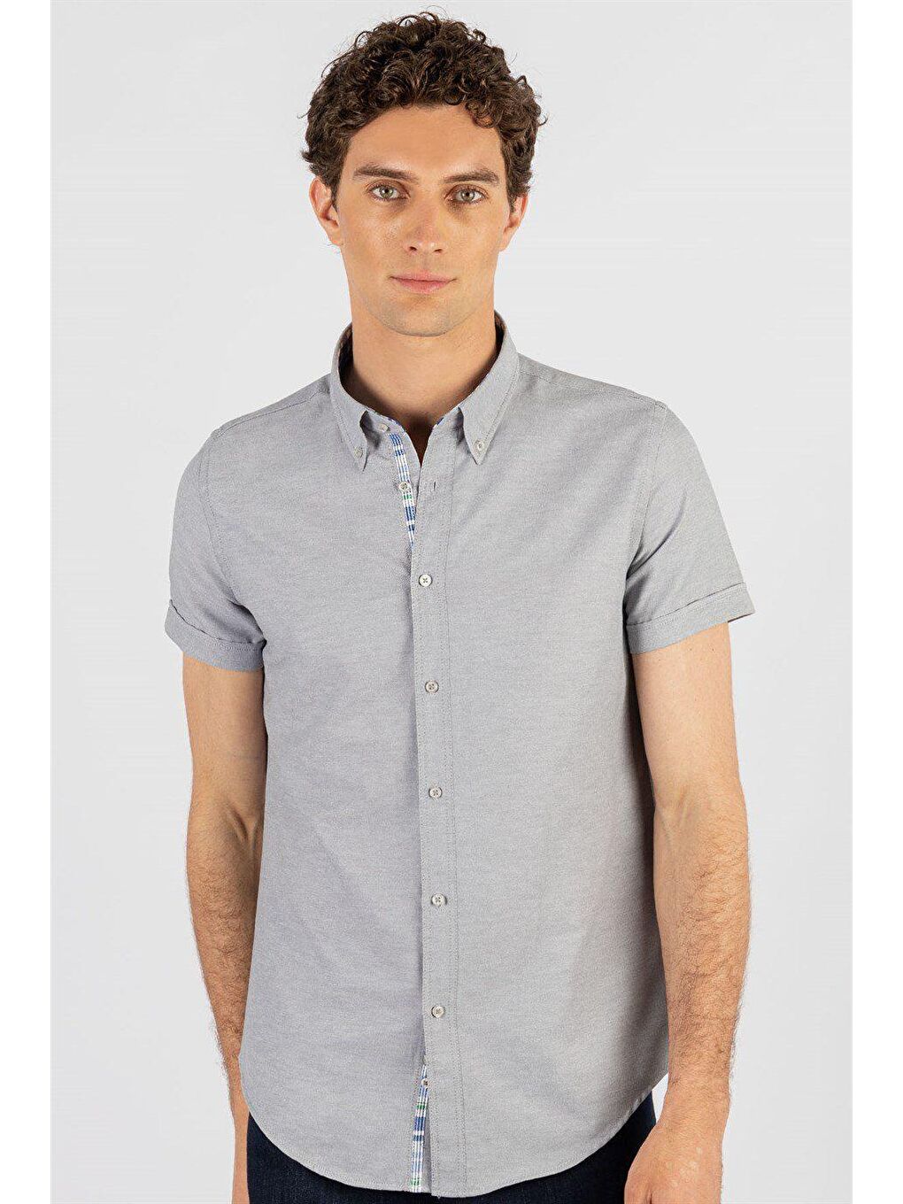 Erkek Slim Fit Dar Kesim Kısa Kollu Pamuklu Oxford Doku Kolay Ütülenebilir Gri Düğmeli Yaka Gömlek