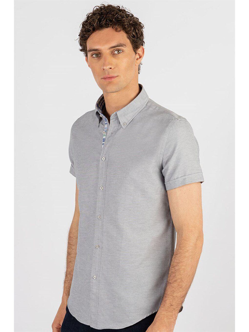 Erkek Slim Fit Dar Kesim Kısa Kollu Pamuklu Oxford Doku Kolay Ütülenebilir Gri Düğmeli Yaka Gömlek-1