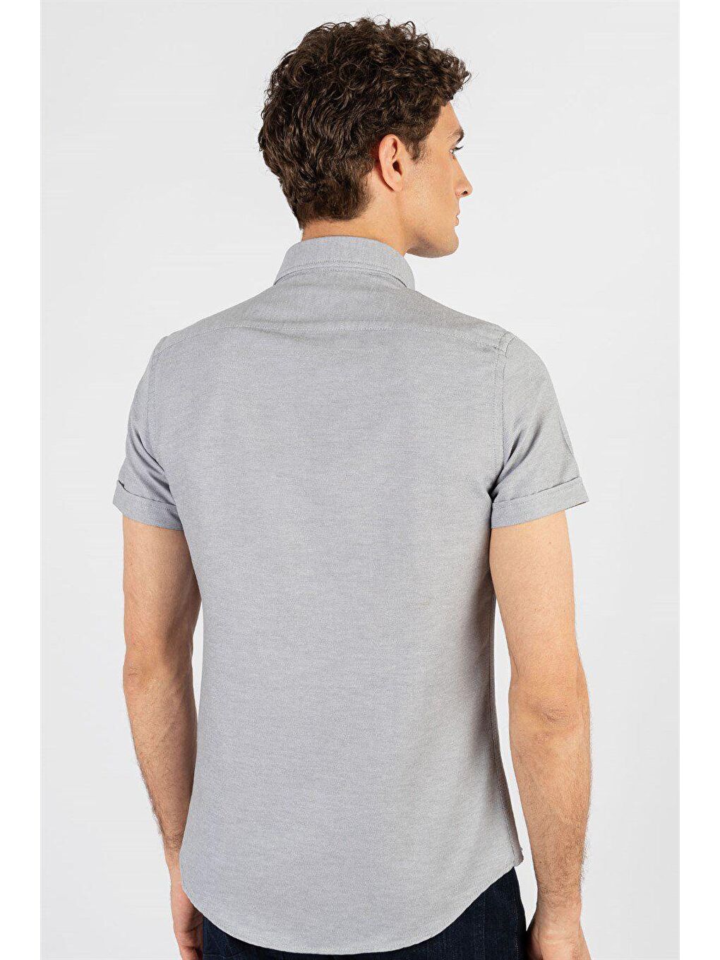 Erkek Slim Fit Dar Kesim Kısa Kollu Pamuklu Oxford Doku Kolay Ütülenebilir Gri Düğmeli Yaka Gömlek-3
