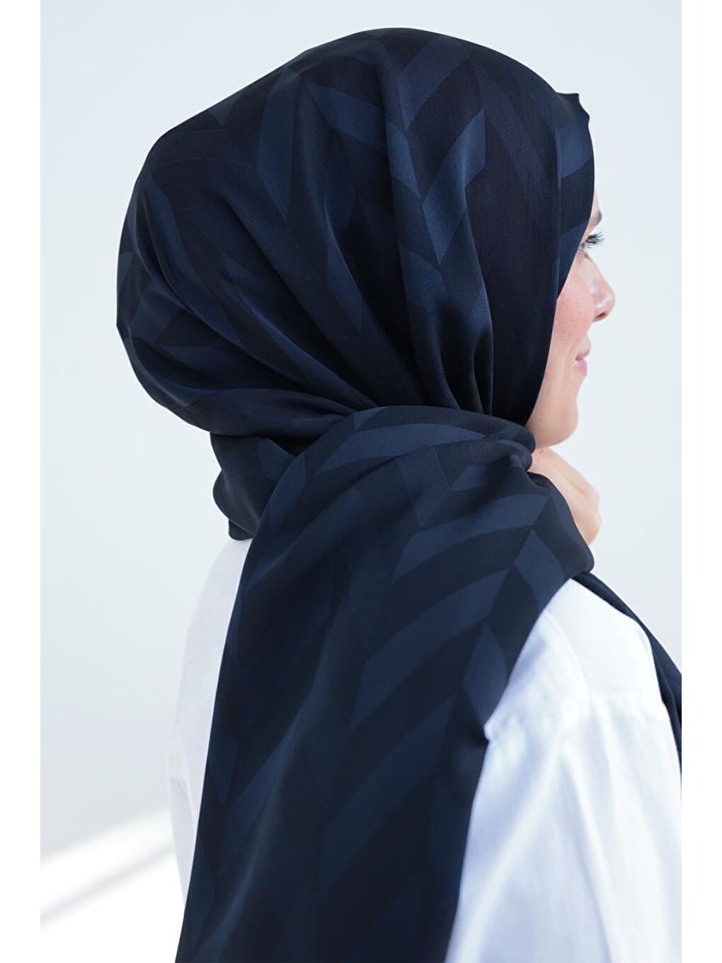 Lacivert-İpeksi Balıksırtı  Jakar Şal