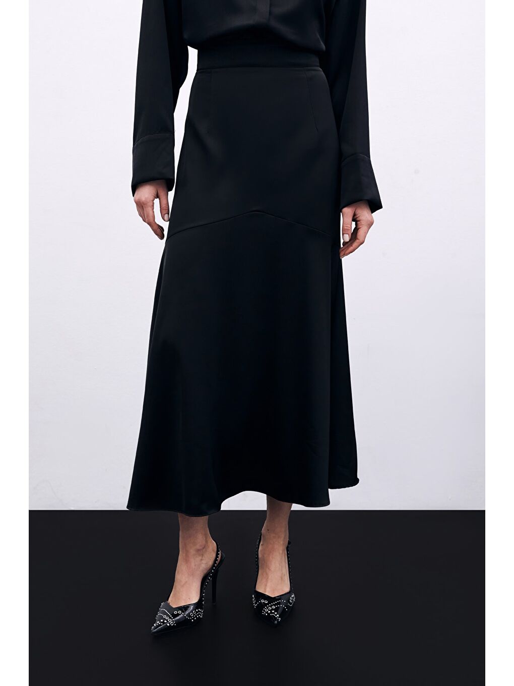 Kesik Detaylı Saten Etek - Siyah-2