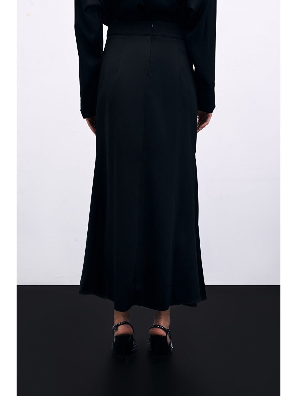 Kesik Detaylı Saten Etek - Siyah-3