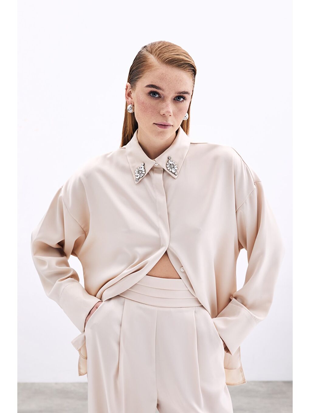 Aksesuar Detaylı Gömlek - Bej-1