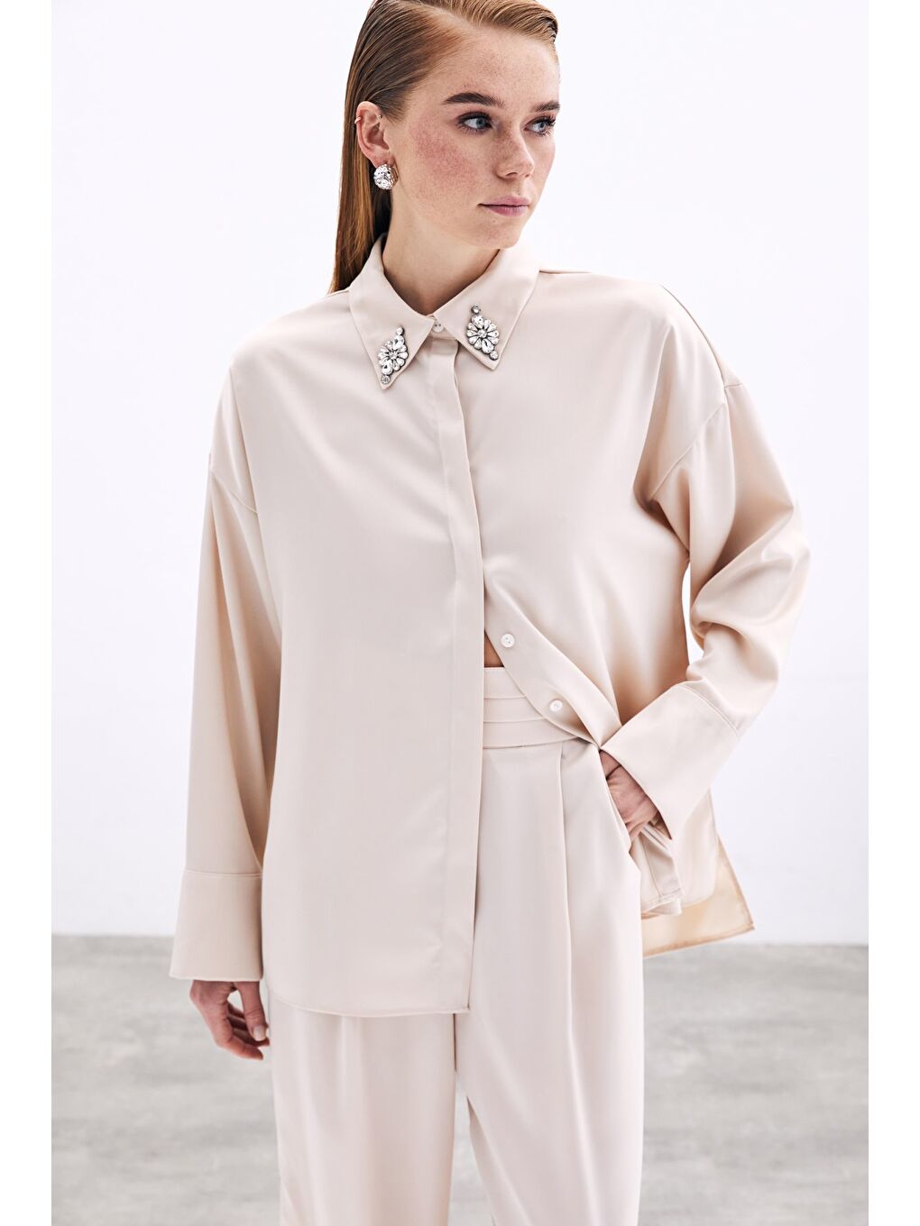 Aksesuar Detaylı Gömlek - Bej-3