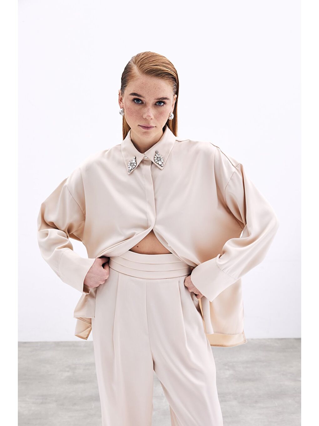 Aksesuar Detaylı Gömlek - Bej-4