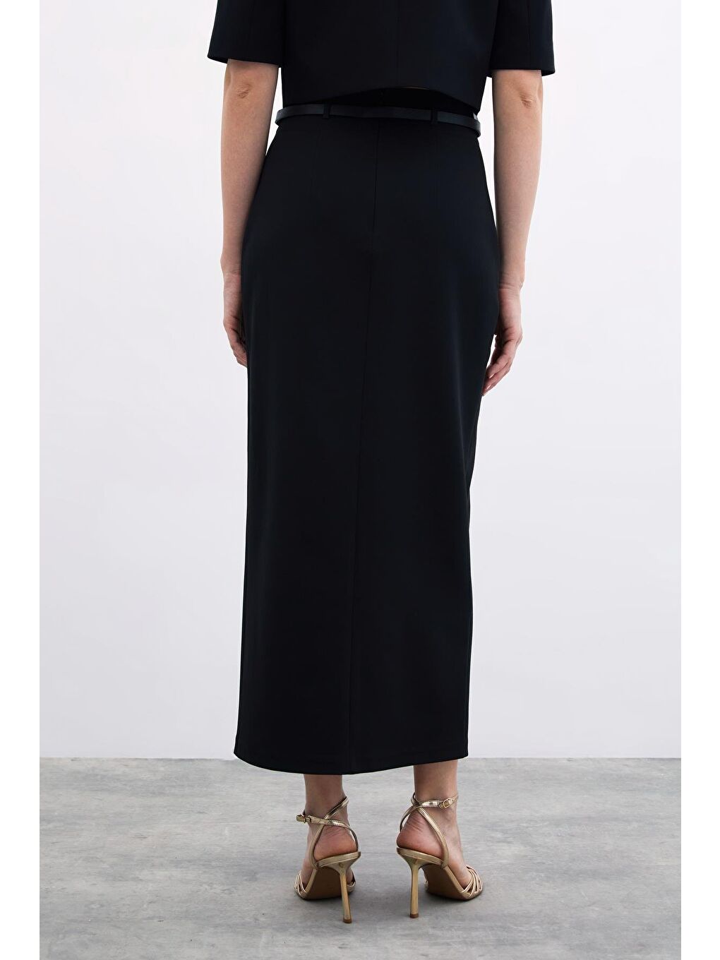 Yırtmaçlı Kemerli Uzun Etek - Siyah-6