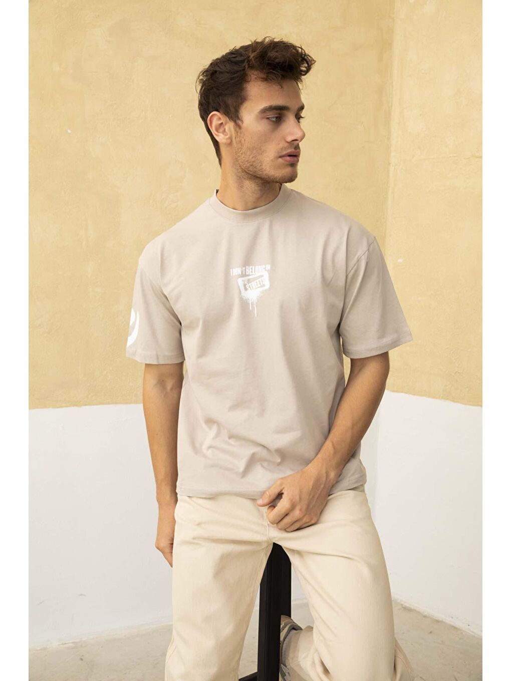 Bej Erkek Ön ve Arka Baskılı Regular Fit Tişört-1