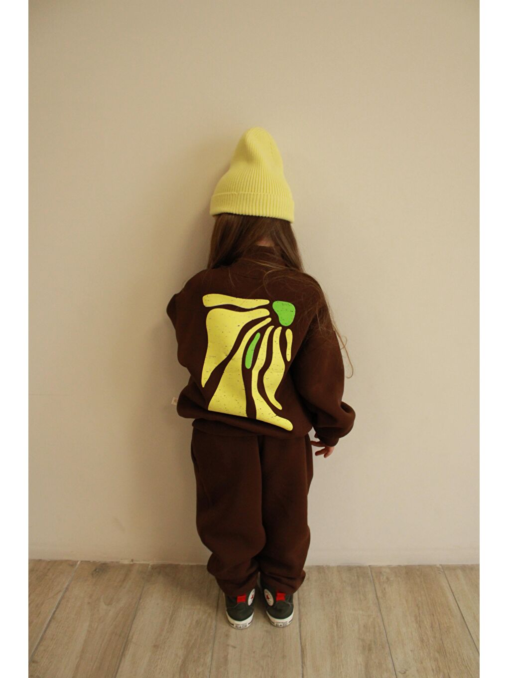 Kahverengi Sarı Sırt Baskılı Balıkçı Yaka Eşofman Takımı-1