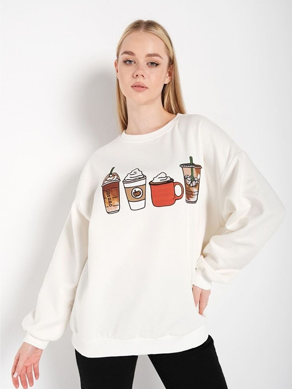 Kadın Beyaz Oversize Coffee Baskılı Sweatshirt