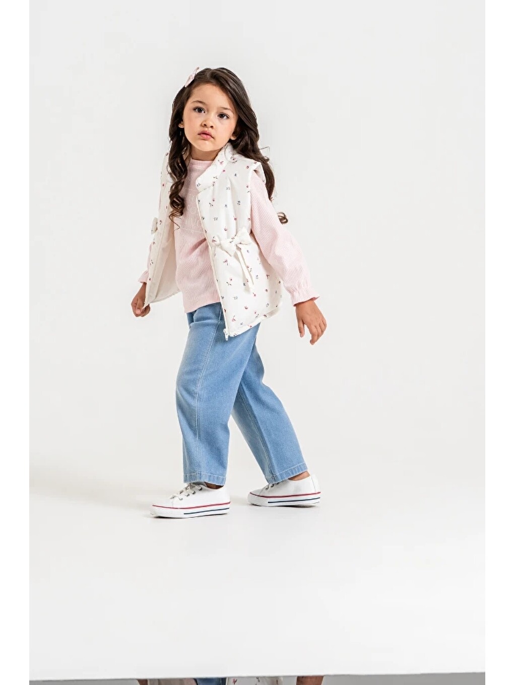 Pembe Kız Çocuk Çiçek Desenli Fiyonk Detaylı Şişme Yelekli Bluz Ve Bol Paça Jean Pantolon 3’lü Takım 9109-9