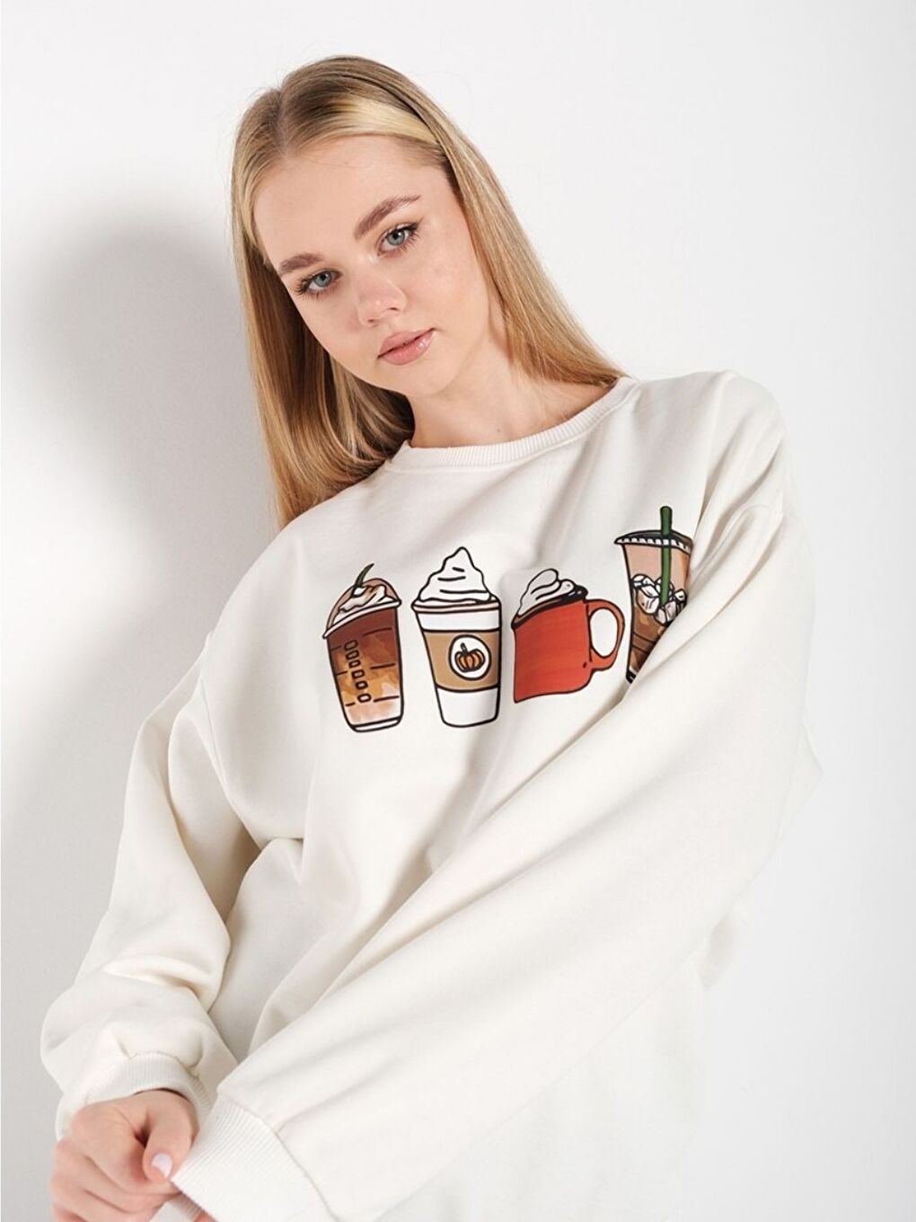 Kadın Beyaz Oversize Coffee Baskılı Sweatshirt-2