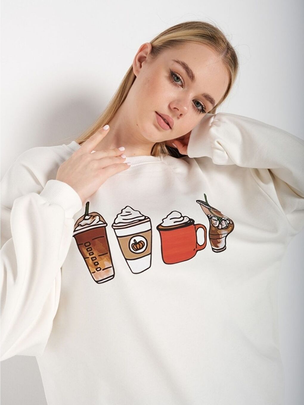 Kadın Beyaz Oversize Coffee Baskılı Sweatshirt-3
