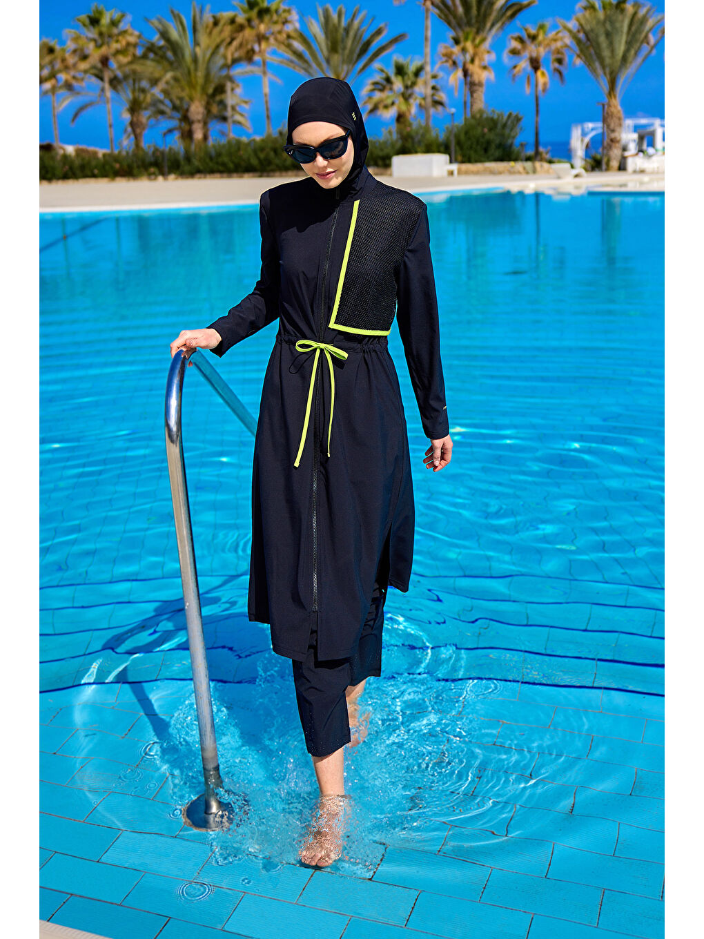 Siyah Tam Kapalı Tesettür Mayo Tül Detaylı, Ayarlanabilir Büzgülü, Su Tahliyeli M2506-1