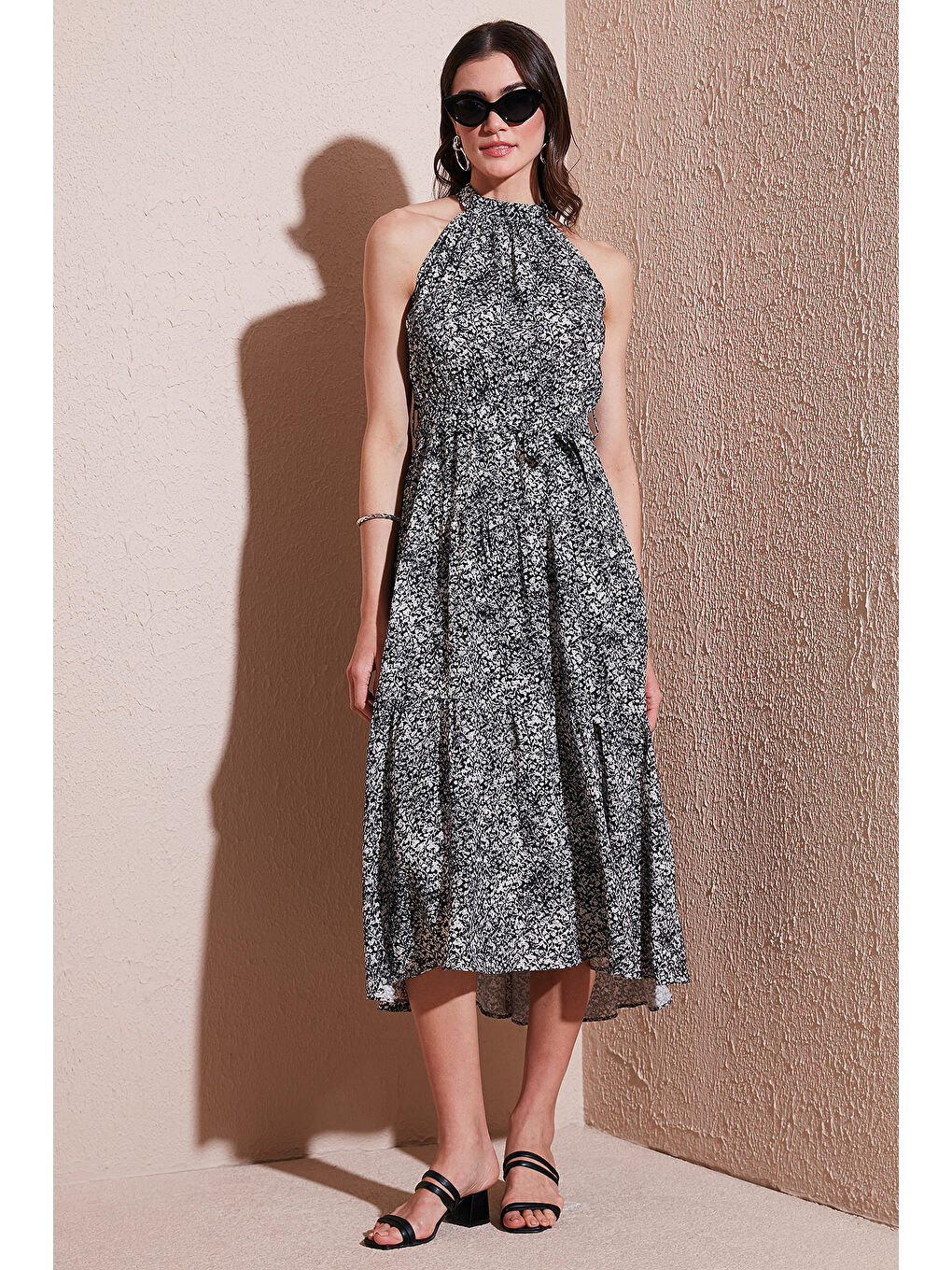 Siyah Desenli Regular Fit Halter Yaka Kemerli Midi Boy Kadın Elbise 6772030