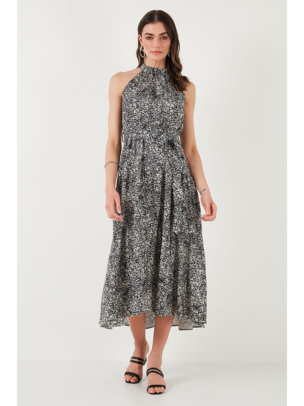 Siyah Desenli Regular Fit Halter Yaka Kemerli Midi Boy Kadın Elbise 6772030-2