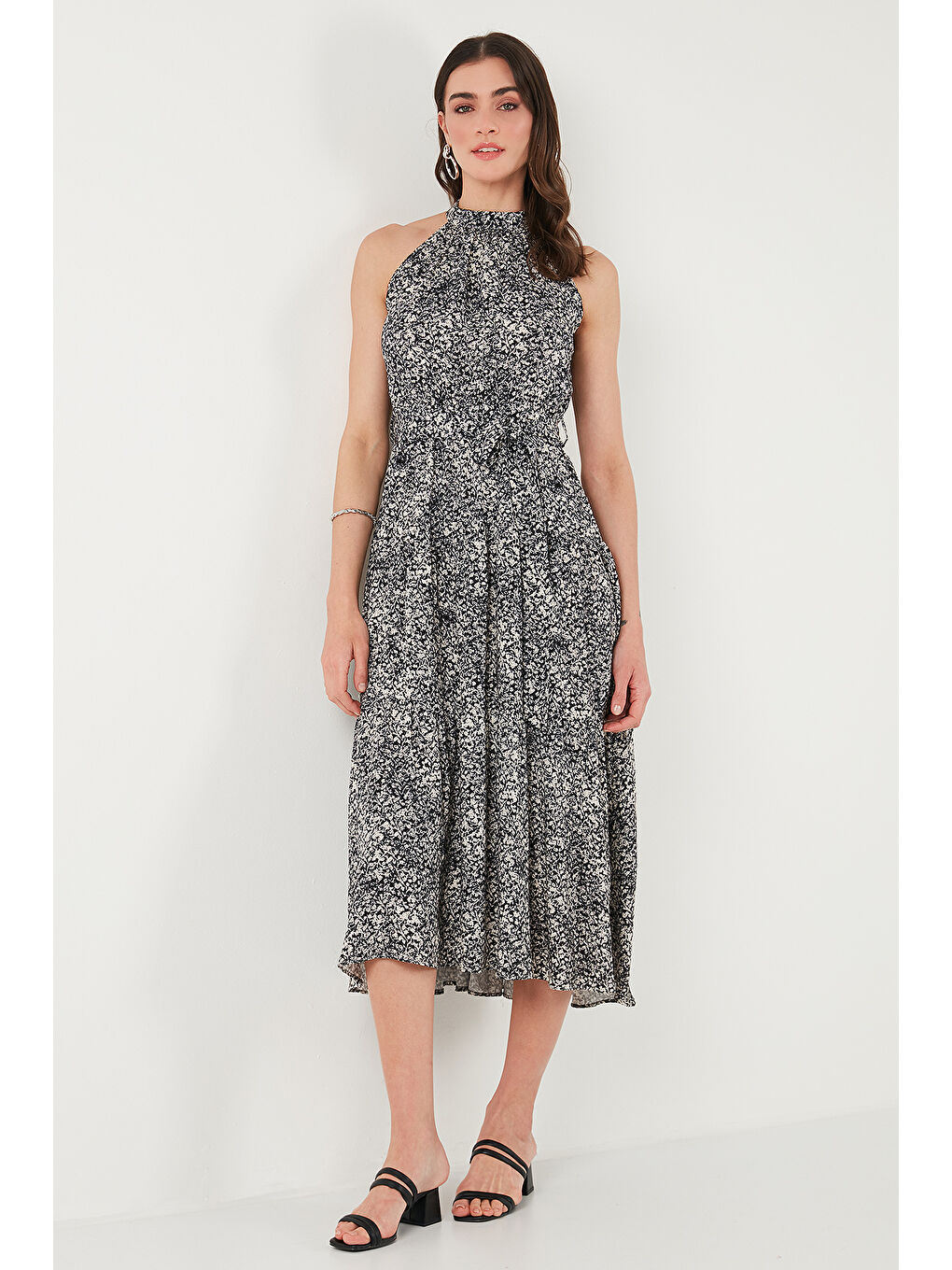 Siyah Desenli Regular Fit Halter Yaka Kemerli Midi Boy Kadın Elbise 6772030-3