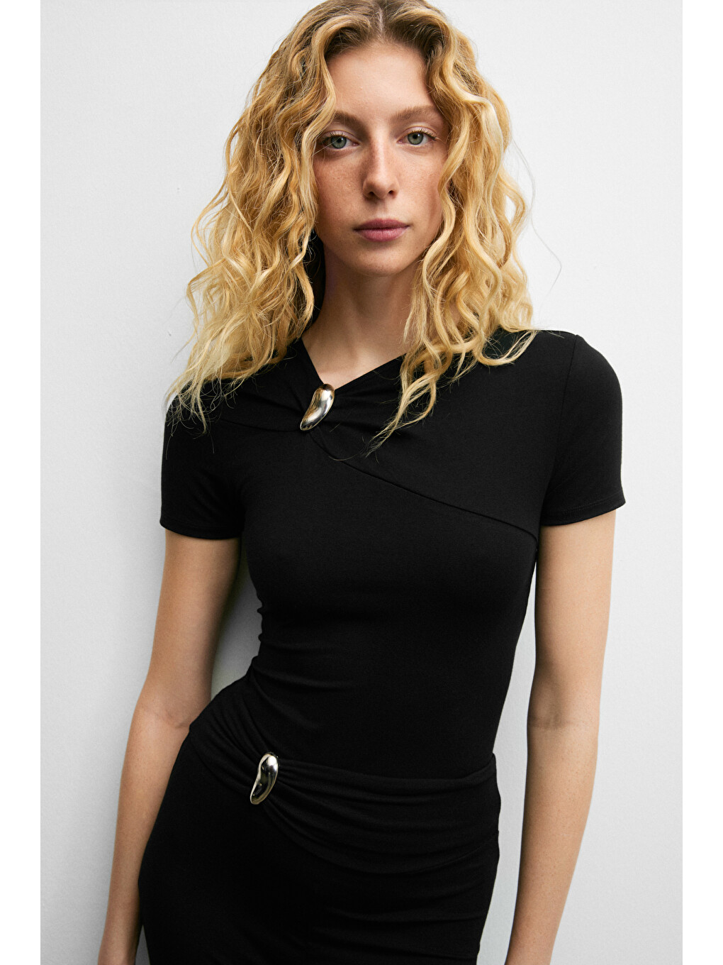Fasley Kadın Yumuşak Ve Esnek Kumaşlı Toka Detaylı Slim Fit Siyah Bluz-1