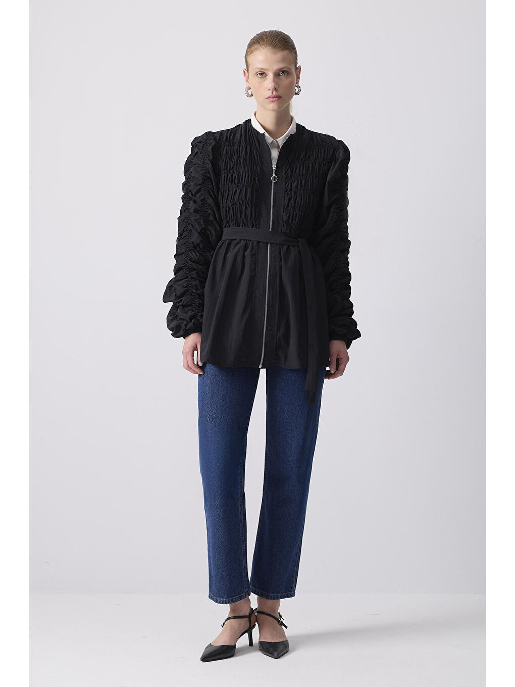 Siyah Büzgülü Fermuarlı Mikro Ceket