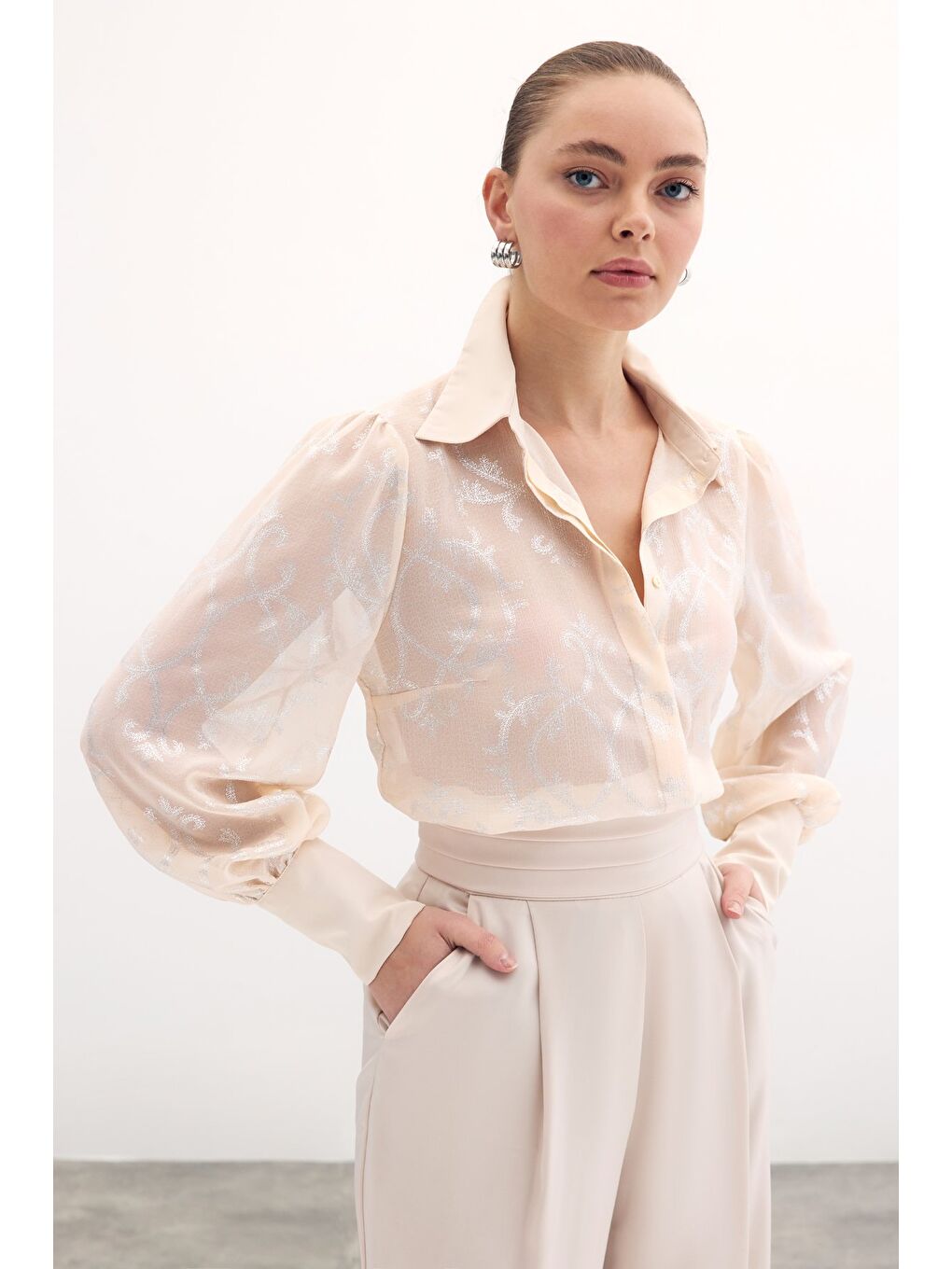 Geniş Manşetli Şifon Gömlek - Bej-1