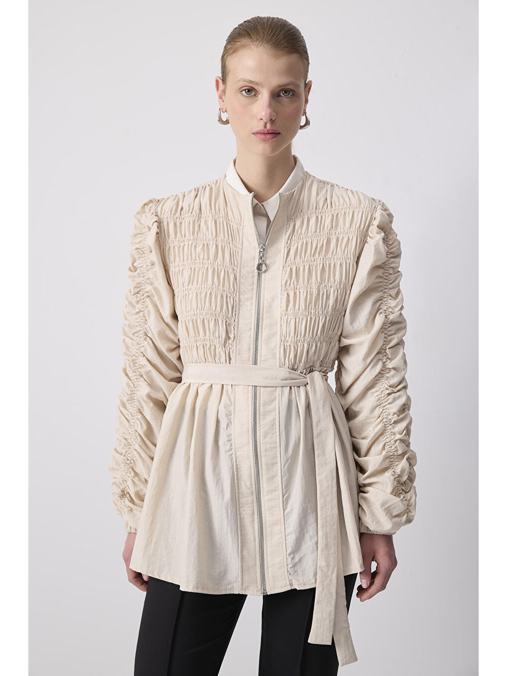 Ekru Büzgülü Fermuarlı Mikro Ceket-1