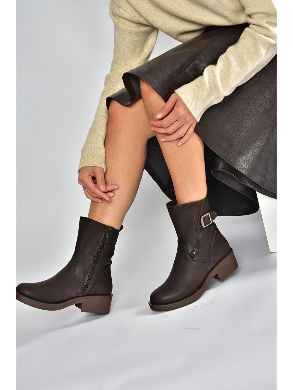 Kahverengi Kadın Bot V674121309-1