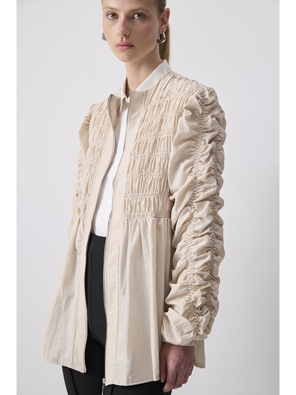 Ekru Büzgülü Fermuarlı Mikro Ceket-2