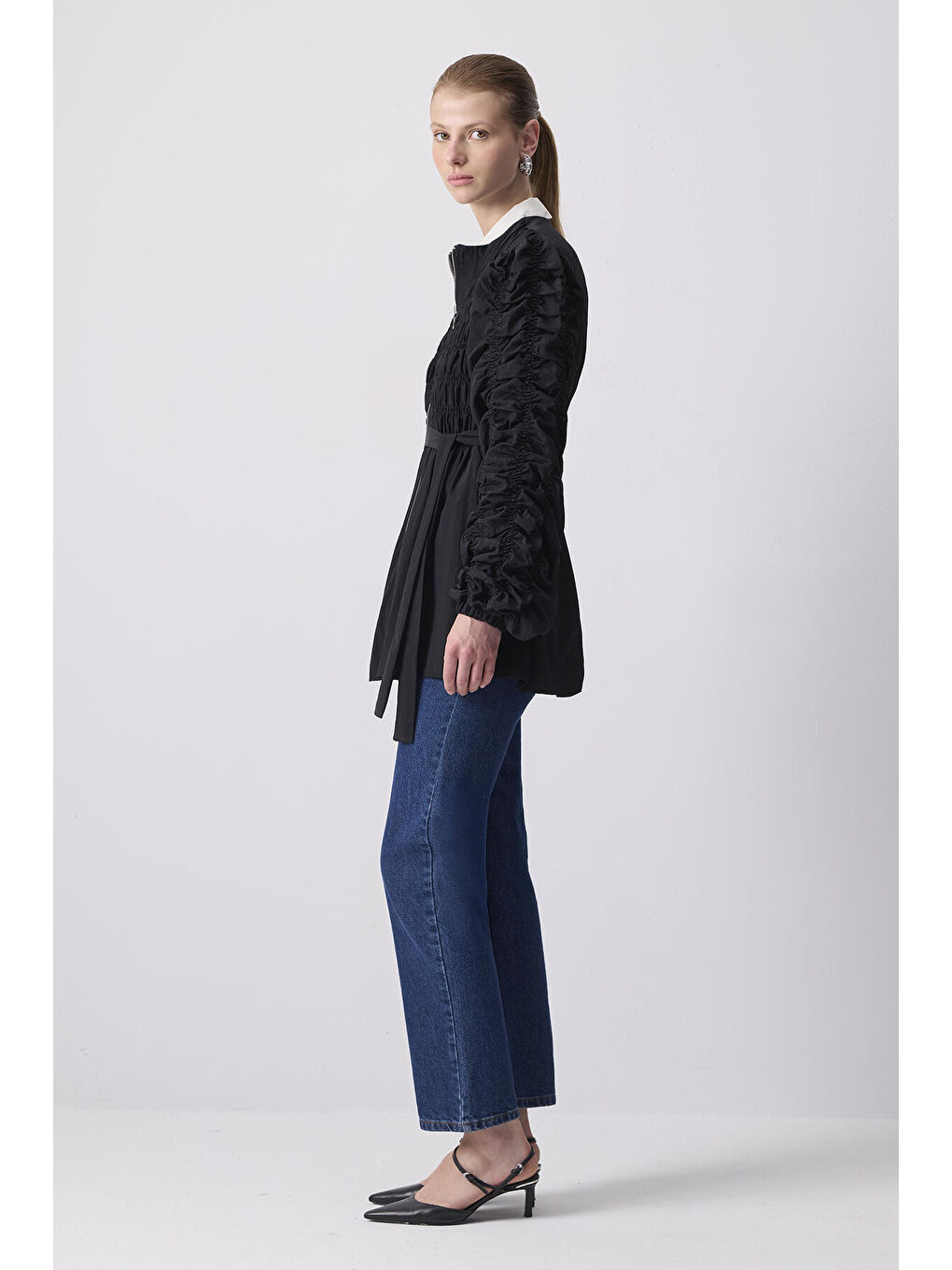 Siyah Büzgülü Fermuarlı Mikro Ceket-3