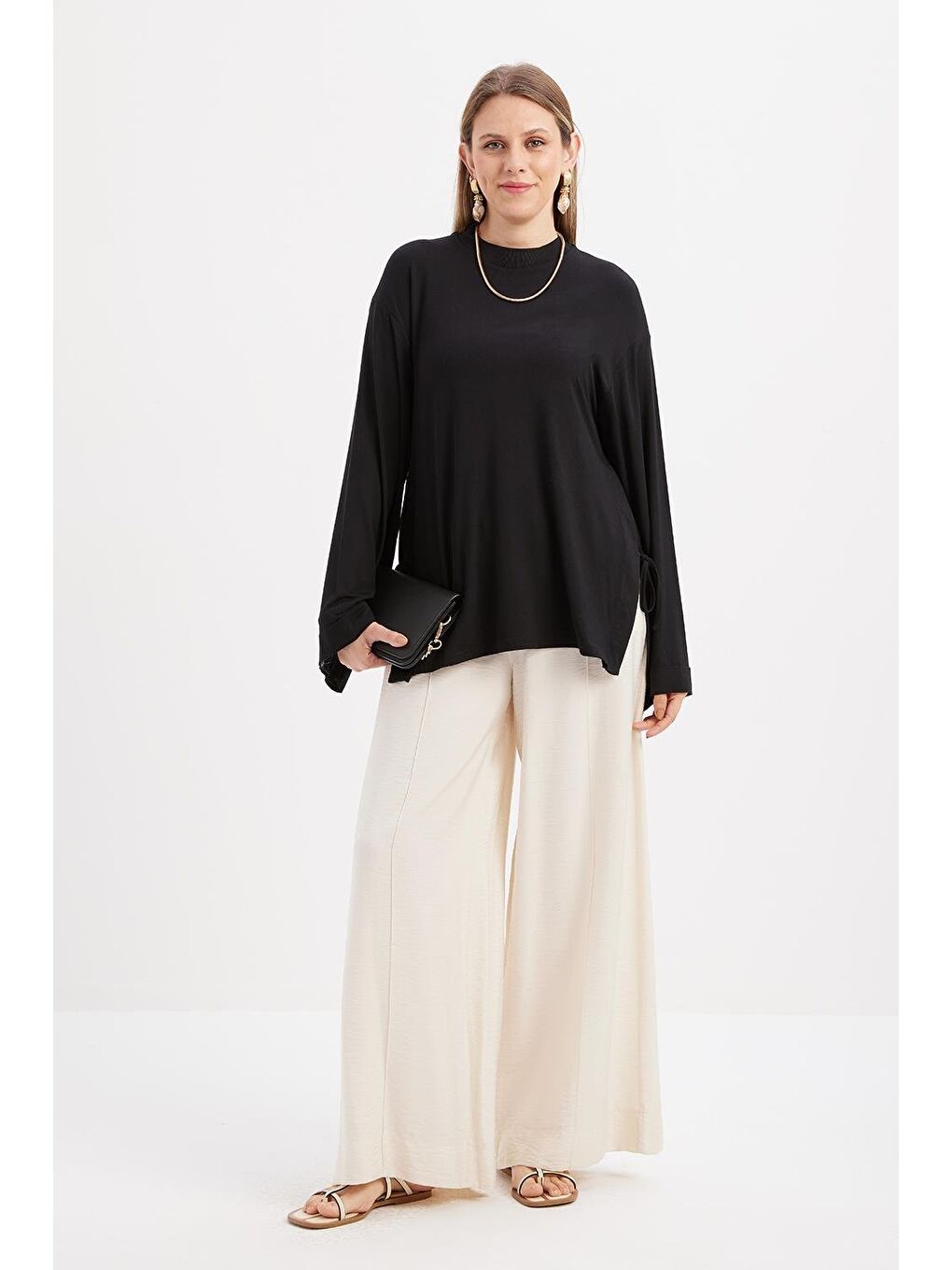 Siyah-Yandan Yırtmaçlı Bağlama Detaylı Elastanlı Modal Tunik-1