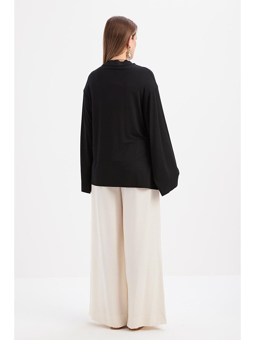 Siyah-Yandan Yırtmaçlı Bağlama Detaylı Elastanlı Modal Tunik-3