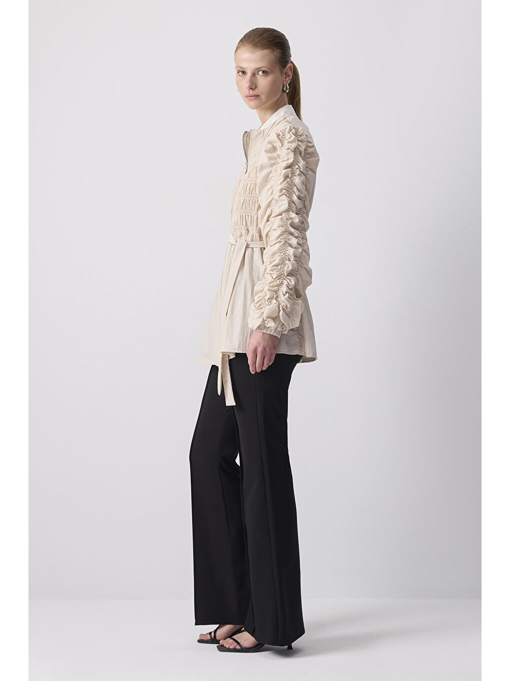 Ekru Büzgülü Fermuarlı Mikro Ceket-3