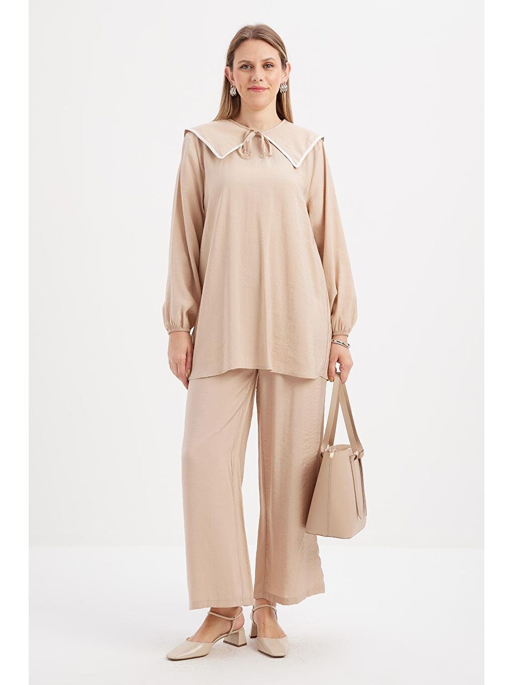 Bej-Seyyar Yakalı Kolu Lastikli Modal Tunik