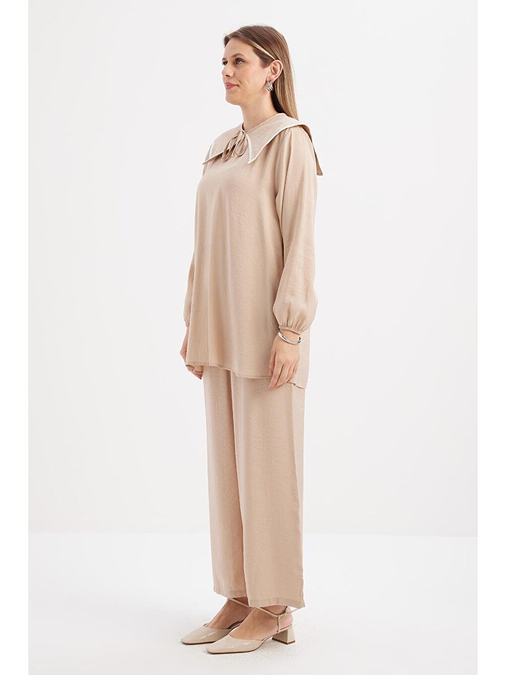 Bej-Seyyar Yakalı Kolu Lastikli Modal Tunik-1