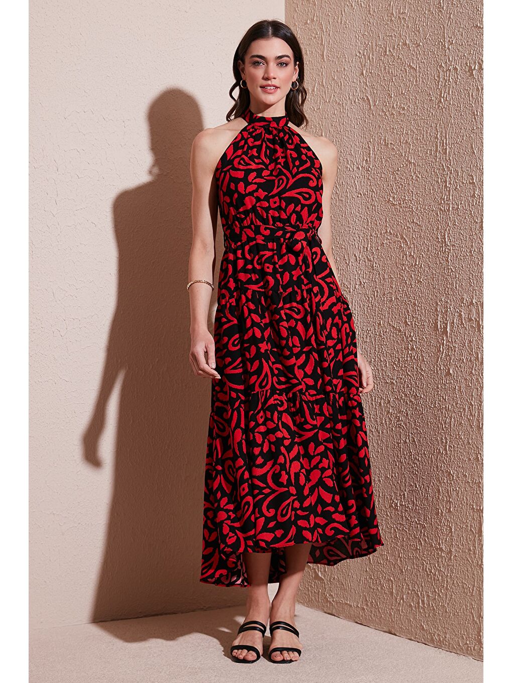 Siyah Desenli Regular Fit Halter Yaka Kemerli Midi Boy Kadın Elbise 6772030-1